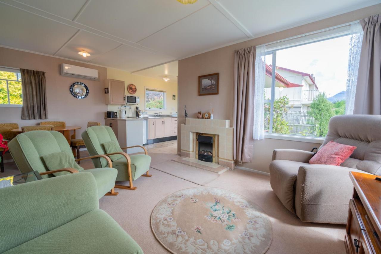 Rustlein Cottage - Te Anau Holiday Home Ngoại thất bức ảnh
